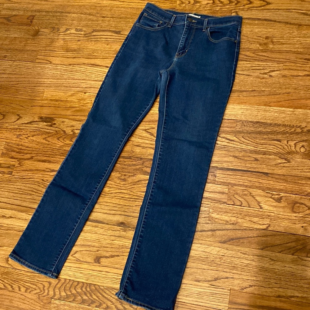 Levi’s high rise straight leg darker wash denim jeans size 31
